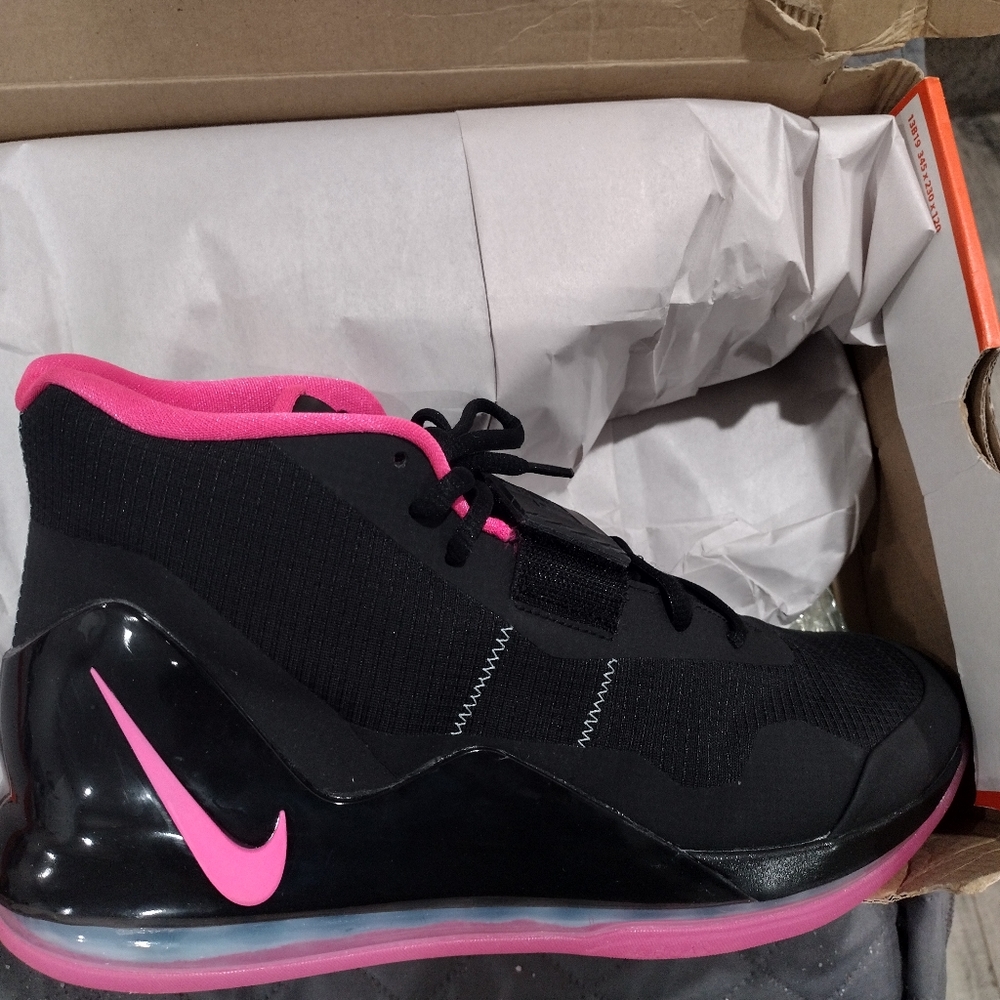 Nike air force max, mens 10, women's 11.5